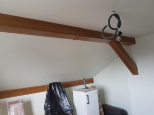 Zabudowa legarów podsufitowych