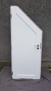 Drzwi dębowe nietypowe pod zabudowę skośną